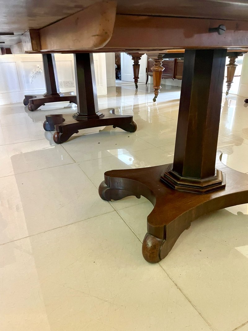 Outstanding Quality Antique William IV 16 Seater Mahogany Three Pedestal Dining Table